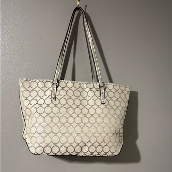 Nine West Cream and Pink Totes Elegant and Spacious - Picture 3 of 10
